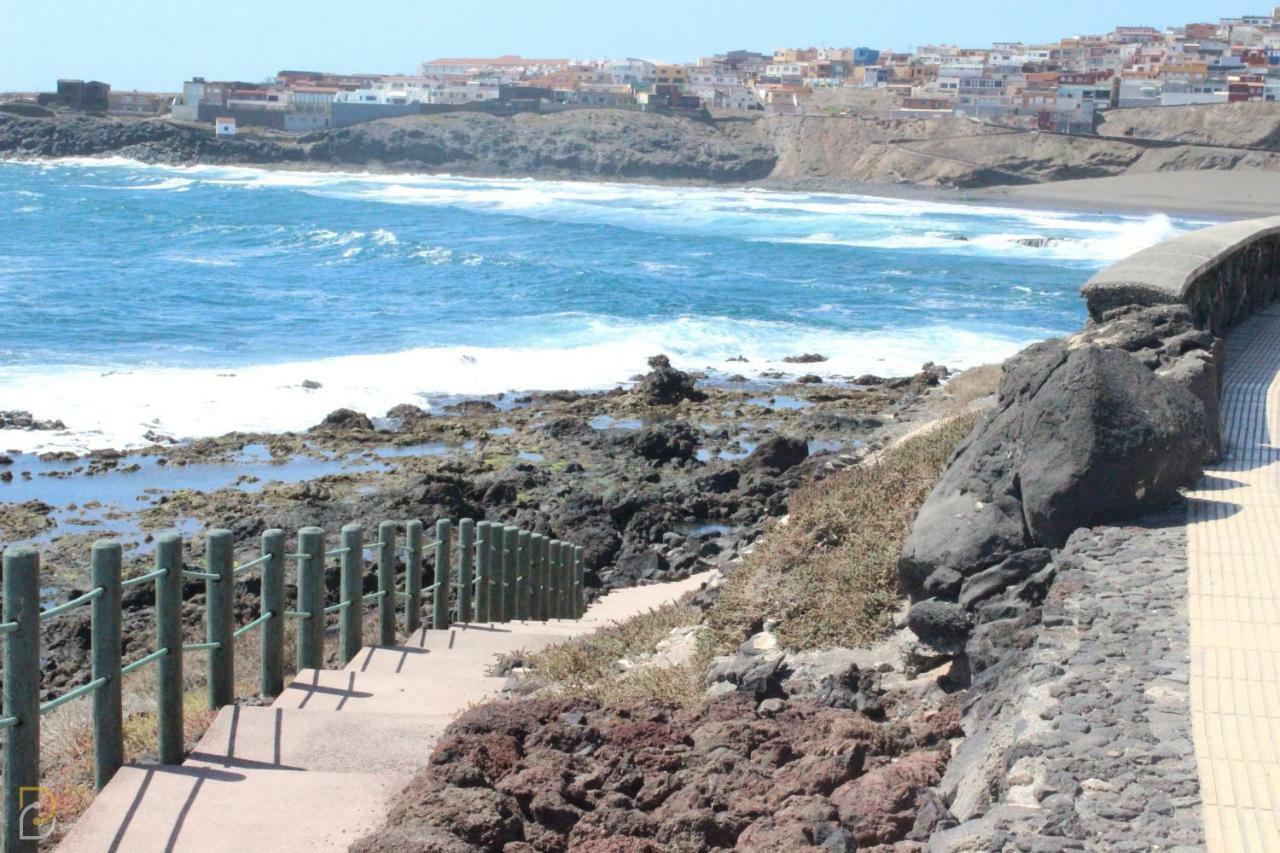 Ar Home - Apartamento De 3 Dormitorios Con Ascensor En Las Huesas, Telde Esterno foto